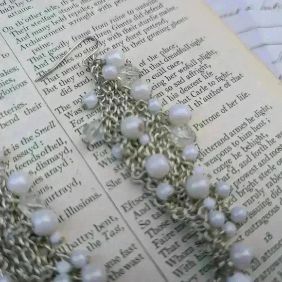 Vintage silver drop earrings with white beads - Picture 5 of 11